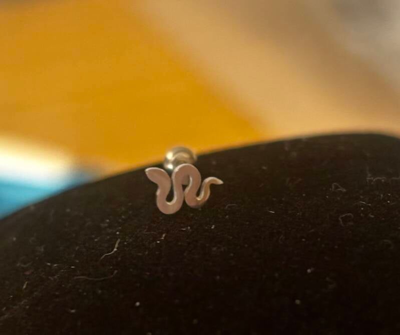 Piercing serpent — Or